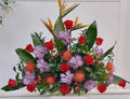 Centro tropical con rosas